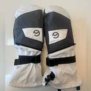 Gray and White Women's Mittens. NWOT. Size M
